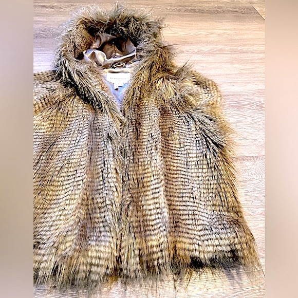 BCBGENERATION โข Faux-Fur Hooded Vest โข Size XS-Small โข Brown, Golden, Tan, Cream - Picture 9 of 16